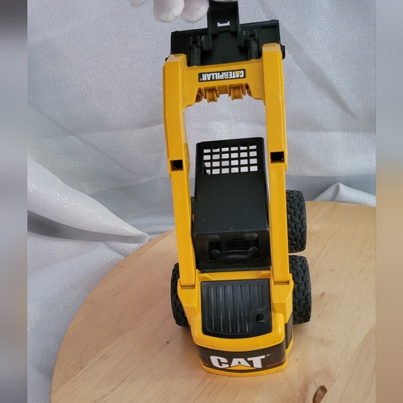 Bruder Caterpillar Skid Steer Loader Toy Figurine - Picture 12 of 16